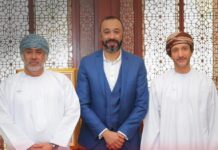 المنتخب العماني يواصل أستعداداته لبطولة الخليج العربي. طارق السكتيوي ومسؤولين عمانيين