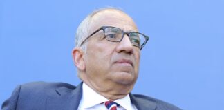 استقالة مستشار فيفا بسبب مقترح بيع حصة في كأس العالم