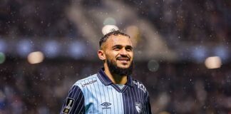 ديبورتيفو لاكورونيا يضع سفيان بوفال ضمن خياراته لتعزيز الهجوم
